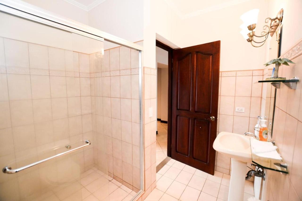 Exquisitely Decorated 5Th-Floor Aerie With Views Of Two Bays In Flamingo Villa Playa Flamingo Eksteriør bilde